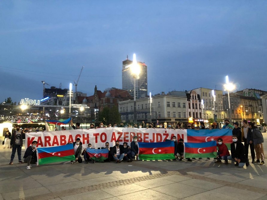 Polşanın Katovitse şəhərində azərbaycanlı gənclərin icazəli aksiyası zamanı ermənilər təxribat törədib