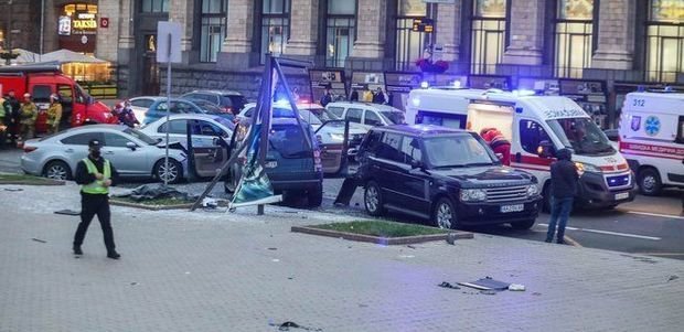 Kiyevdə sürücü avtomobili piyadaların üzərinə sürdü: İki ölü – FOTO/VİDEO