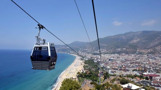 Türkiyənin Alanya bölgəsində turist gəmisi batıb