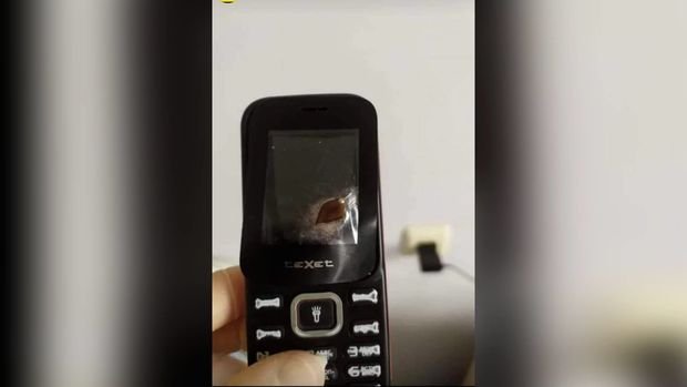 Hərbçimizin həyatını xilas edən mobil telefon - FOTO