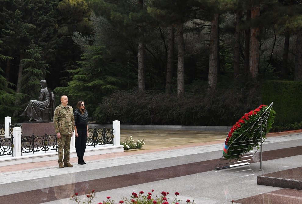 Azərbaycan Prezidenti İlham Əliyev və birinci xanım Mehriban Əliyeva Fəxri xiyabanda-FOTO