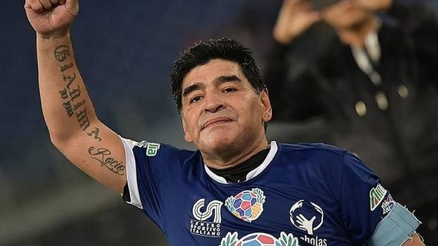 Argentina əfsanəvi futbolçu Maradonanın ölümünə kədərlənir-VİDEO