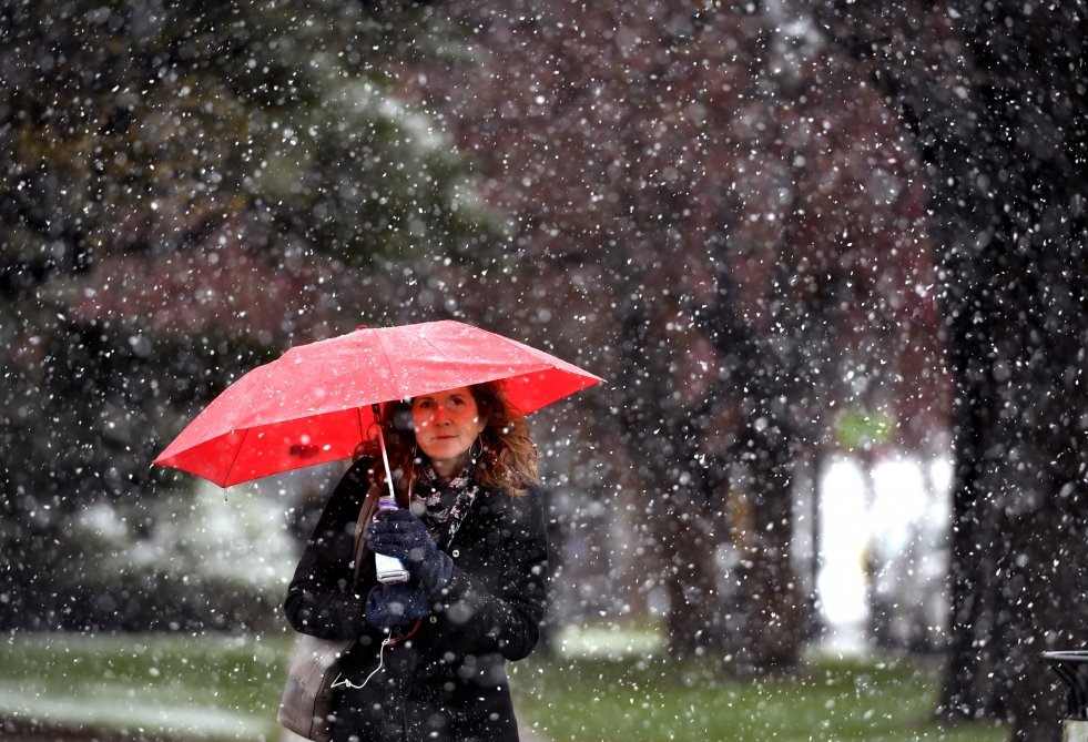 Sinoptiklərdən xəbərdarlıq: Havanın temperaturu enəcək, yağış və qar yağacaq