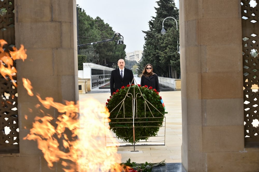 Prezident İlham Əliyev və birinci xanım Mehriban Əliyeva şəhidlərimizin xatirəsini yad ediblər  FOTO