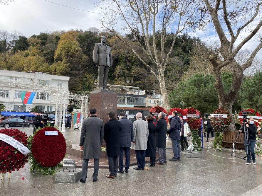 Ümummilli Liderin əziz xatirəsi İstanbulda ehtiramla anılıb  FOTO