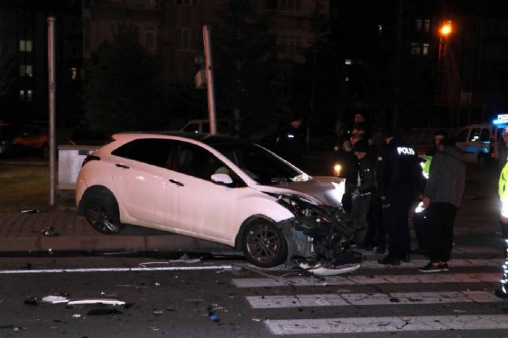 Nəsimi rayonunda iki avtomobilin toqquşması nəticəsində bir nəfər ölüb
