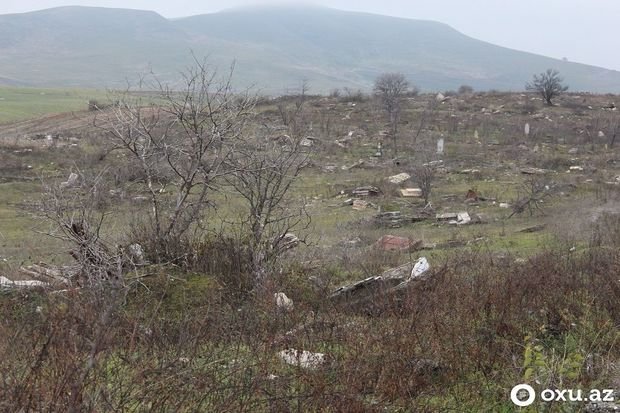 Düşmənin viran qoyduğu Füzuli qəbiristanlığından FOTOREPORTAJ