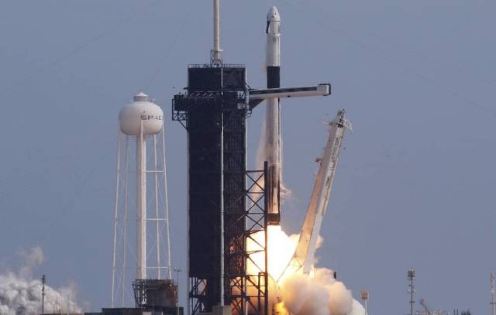 SpaceX daha 60 internet peykini orbitə çıxarır