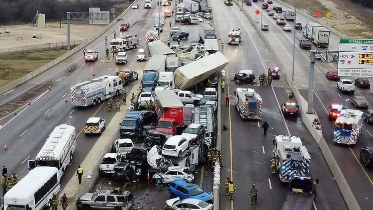 ABŞ-da ağır yol qəzasında 5 nəfər ölüb, 35 nəfər yaralanıb - VİDEO