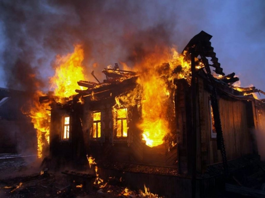 Paytaxtın Sabunçu rayonunda ev yanıb