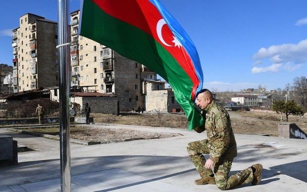 İlham Əliyev işğaldan azad edilmiş ərazilərdə bayrağımızı qaldırdı - VİDEO