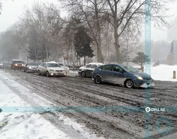 Bakıda qar nəqliyyatı iflic etdi - FOTO + VİDEO