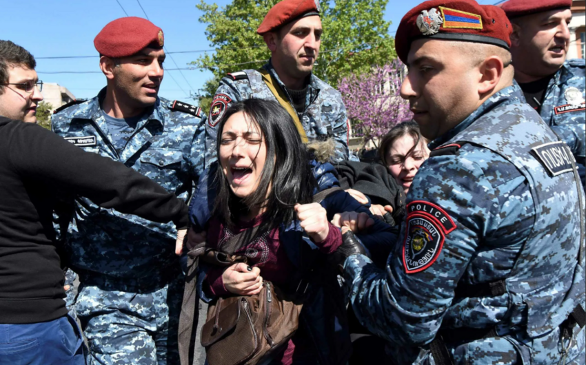 Yerevanda prezident iqamətgahı qarşısında növbəti toqquşma olub