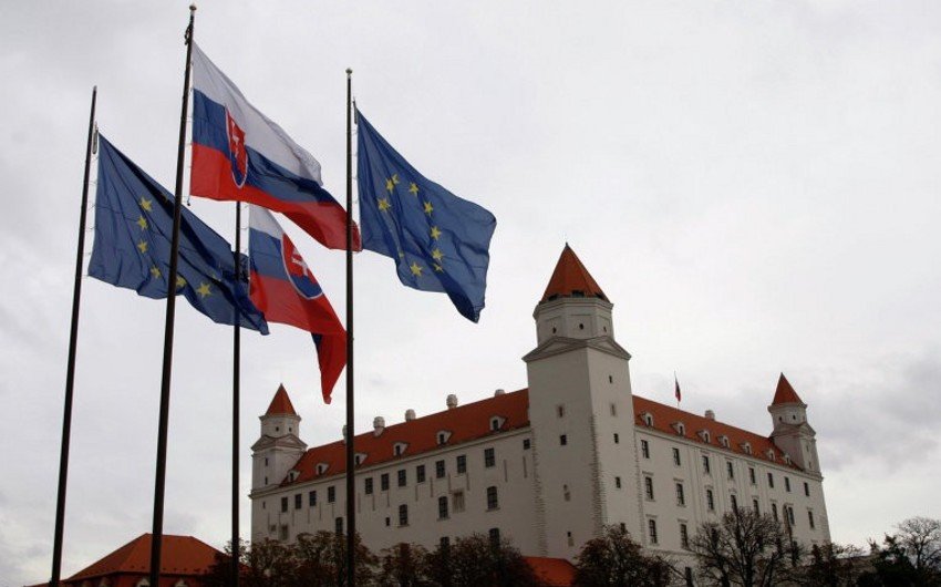 Slovakiya öz vətəndaşlarını xarici ölkələrə getməyi qadağan etdi