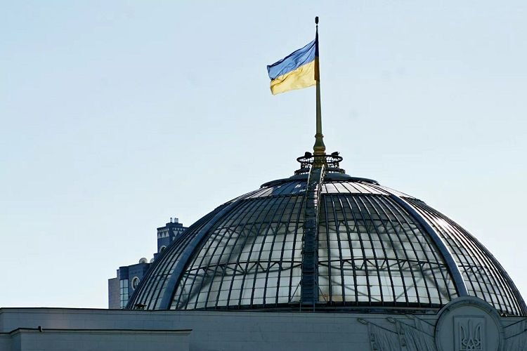 Ukraynalı deputatlar prezidenti Rusiya ilə əlaqələri kəsməyə