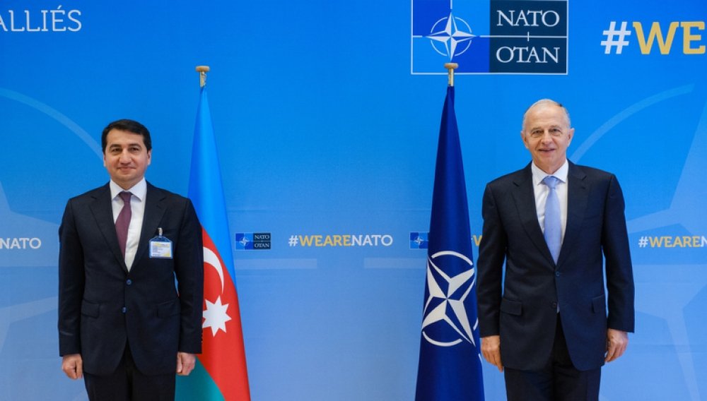 Azərbaycan Prezidentinin köməkçisi Brüsseldə NATO-nun Baş katibinin müavini ilə görüşüb