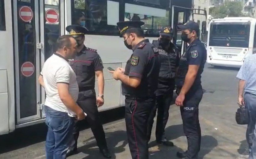 Polis ictimai nəqliyyatda kütləvi yoxlama-nəzarət tədbirləri keçirir