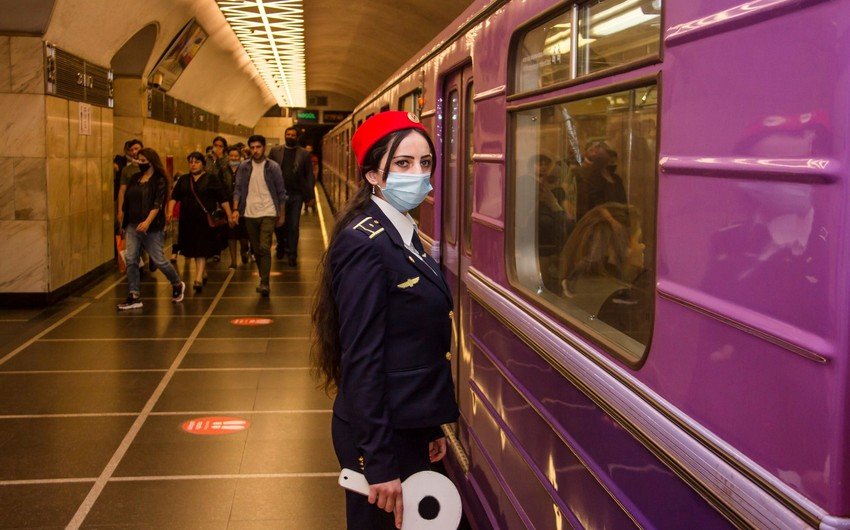 Bakı metrosunda qatarın hərəkəti ləngiyib