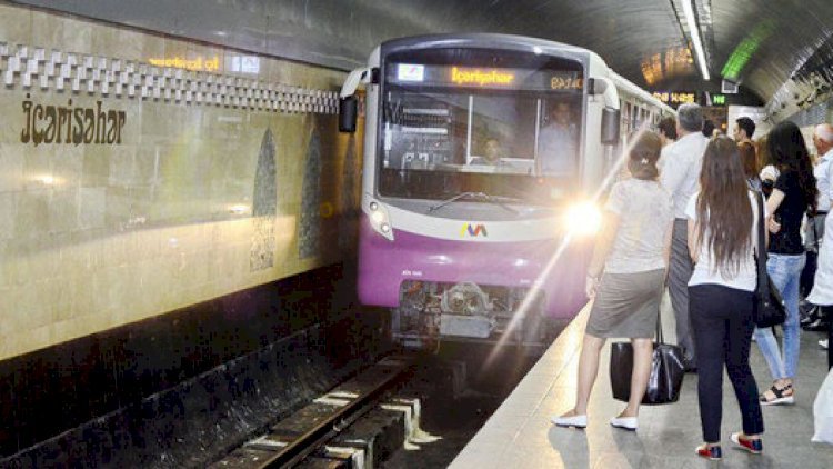 Bakı metrosunda qorxulu anlar: Sərnişin qatar yoluna düşdü