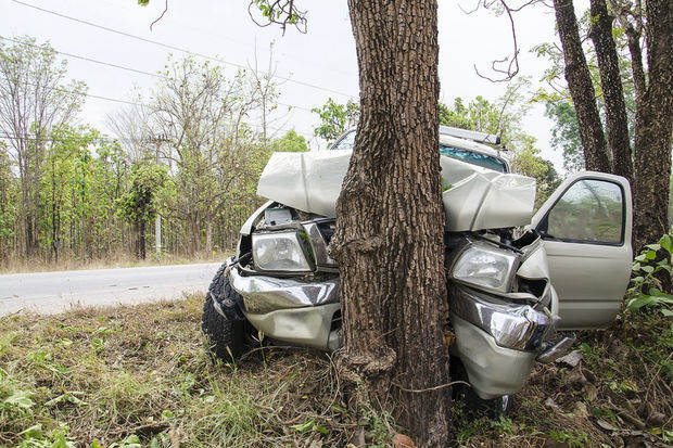 Beyləqanda avtomobil ağaca çarpıldı: Ölən var