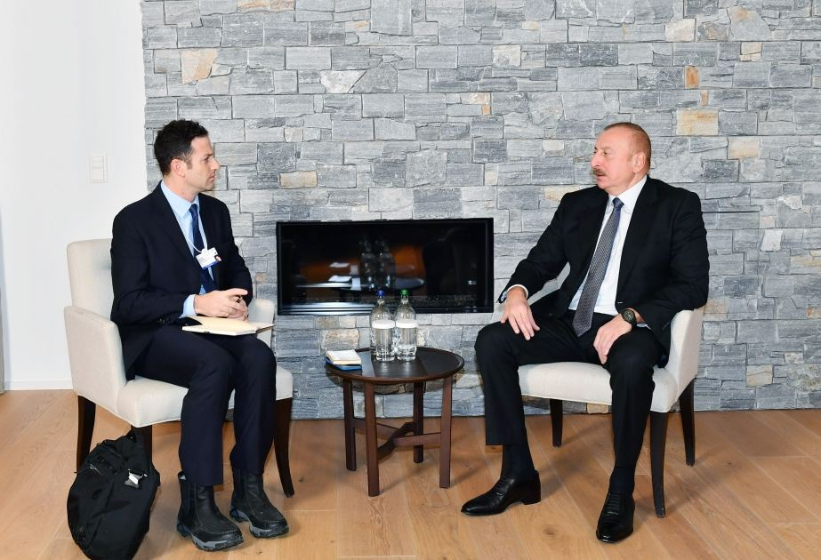 Prezident İlham Əliyev Davosda “The Goldman Sachs Group Inc.” şirkətinin qlobal məsələlər üzrə prezidenti ilə görüşüb