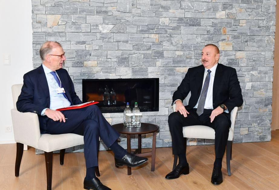 Prezident İlham Əliyev Davosda “Carlsberg Group” şirkətinin prezidenti və baş icraçı direktoru ilə görüşüb