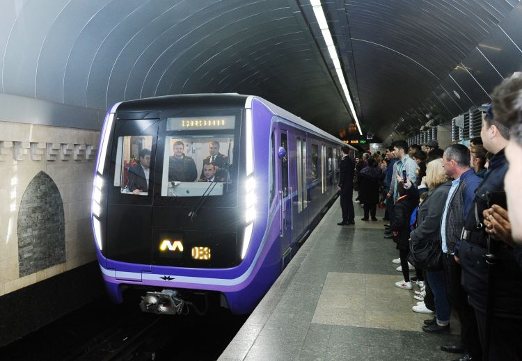 Bakı metrosunda maşinist qatar idarə edərkən öldü