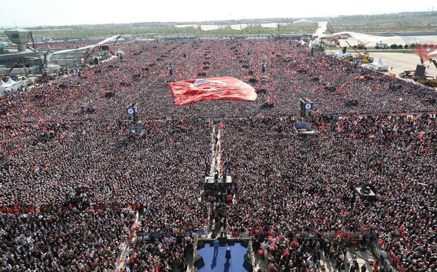 Ərdoğanın İstanbul mitinqində 1,7 milyon nəfər iştirak edib