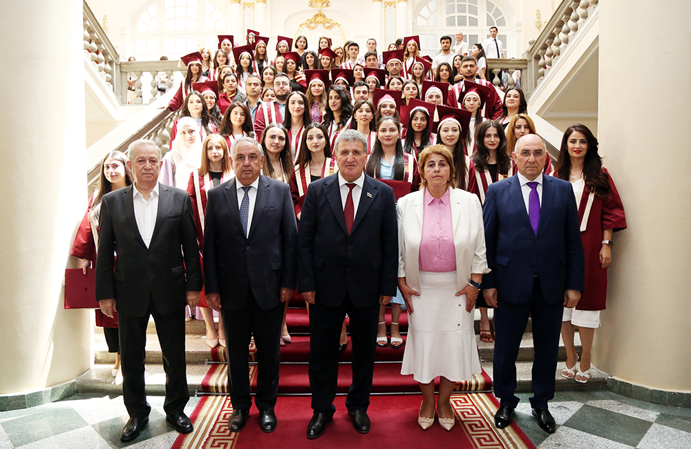 AMEA-nın magistraturasını bitirən tələbələrin “Məzun günü” keçirilib