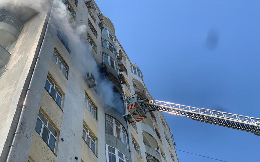 Bakıda yaşayış binasında yanğın