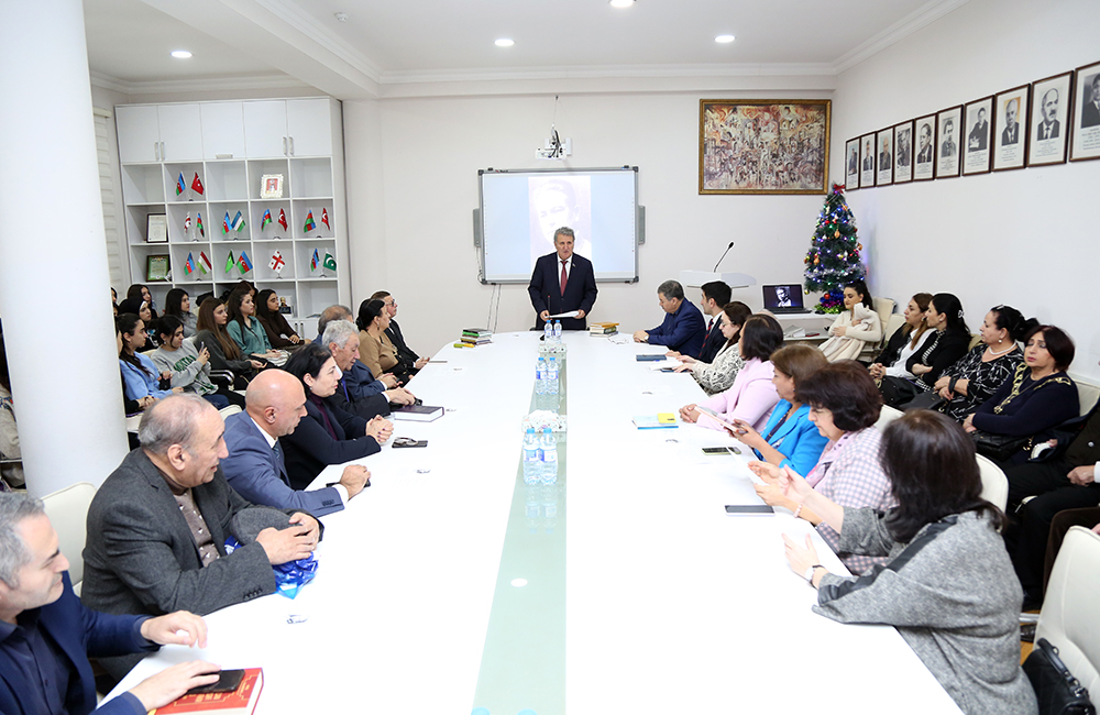 Bəkir Çobanzadənin 130 illiyinə həsr olunmuş beynəlxalq elmi konfrans keçirilib