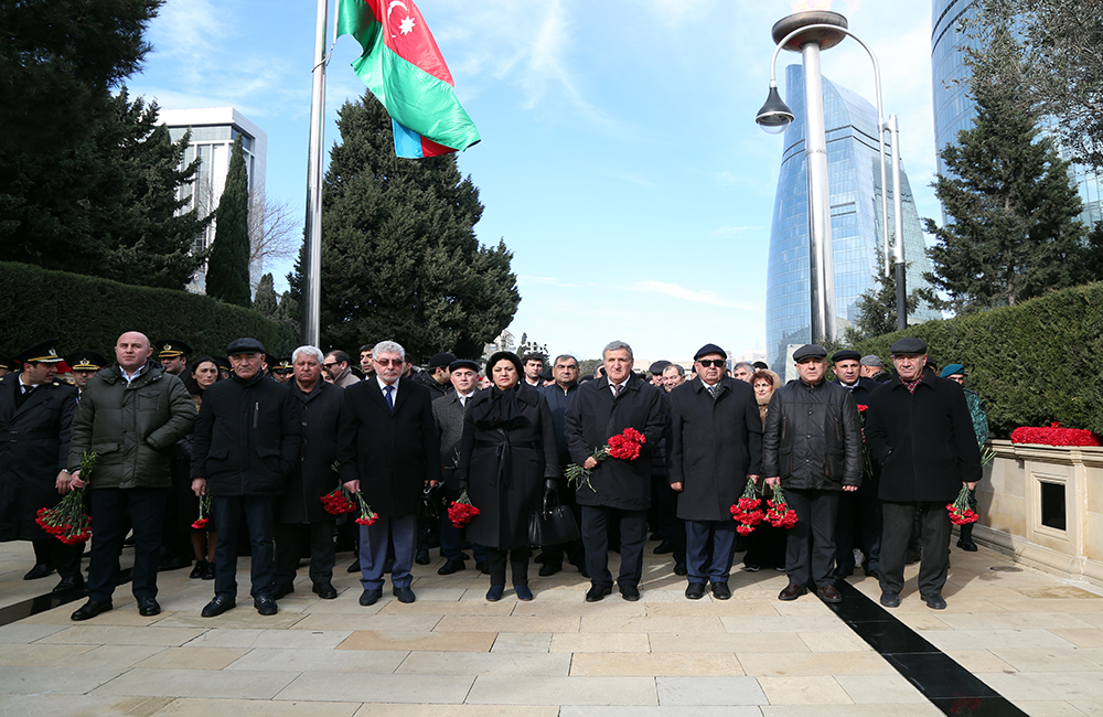 AMEA-nın kollektivi 20 Yanvar şəhidlərinin xatirəsini anıblar