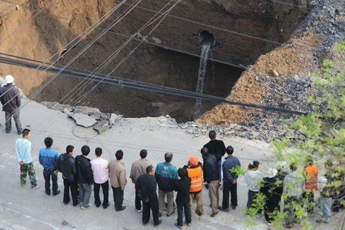Çində magistralın çökməsi nəticəsində azı 19 nəfər ölüb