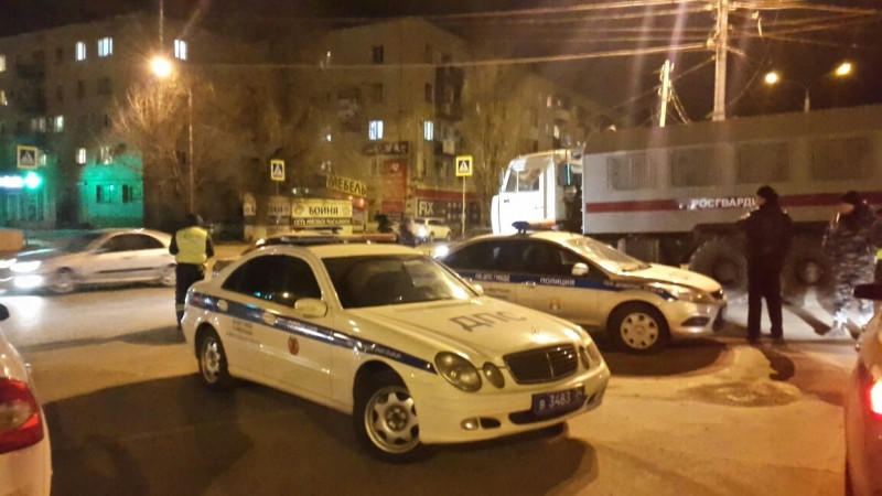 Moskvada çeçen milyarderin oğlu polisi döydü