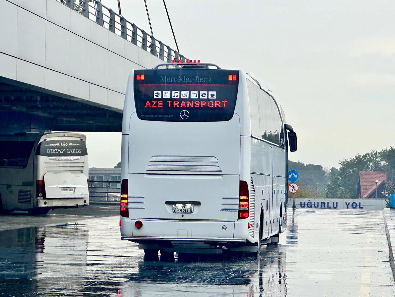 Laçına ilk avtobus yola düşdü