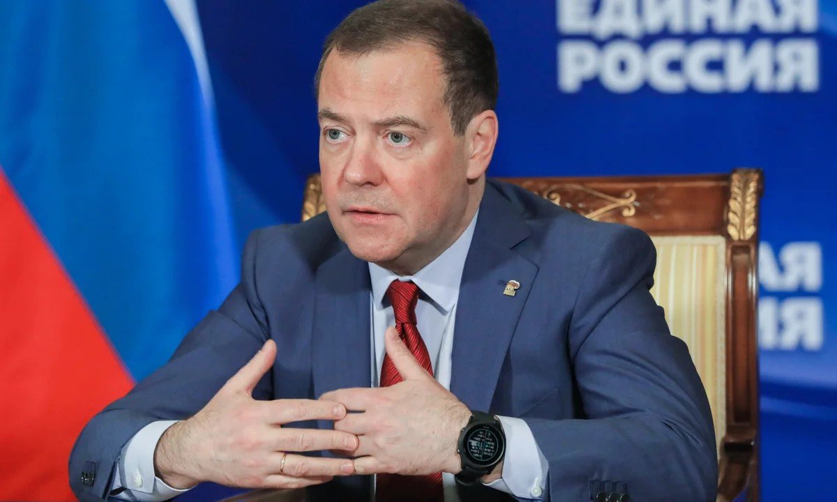 "Bu şəxslər Rusiyanı tərk etməlidir” - Medvedev