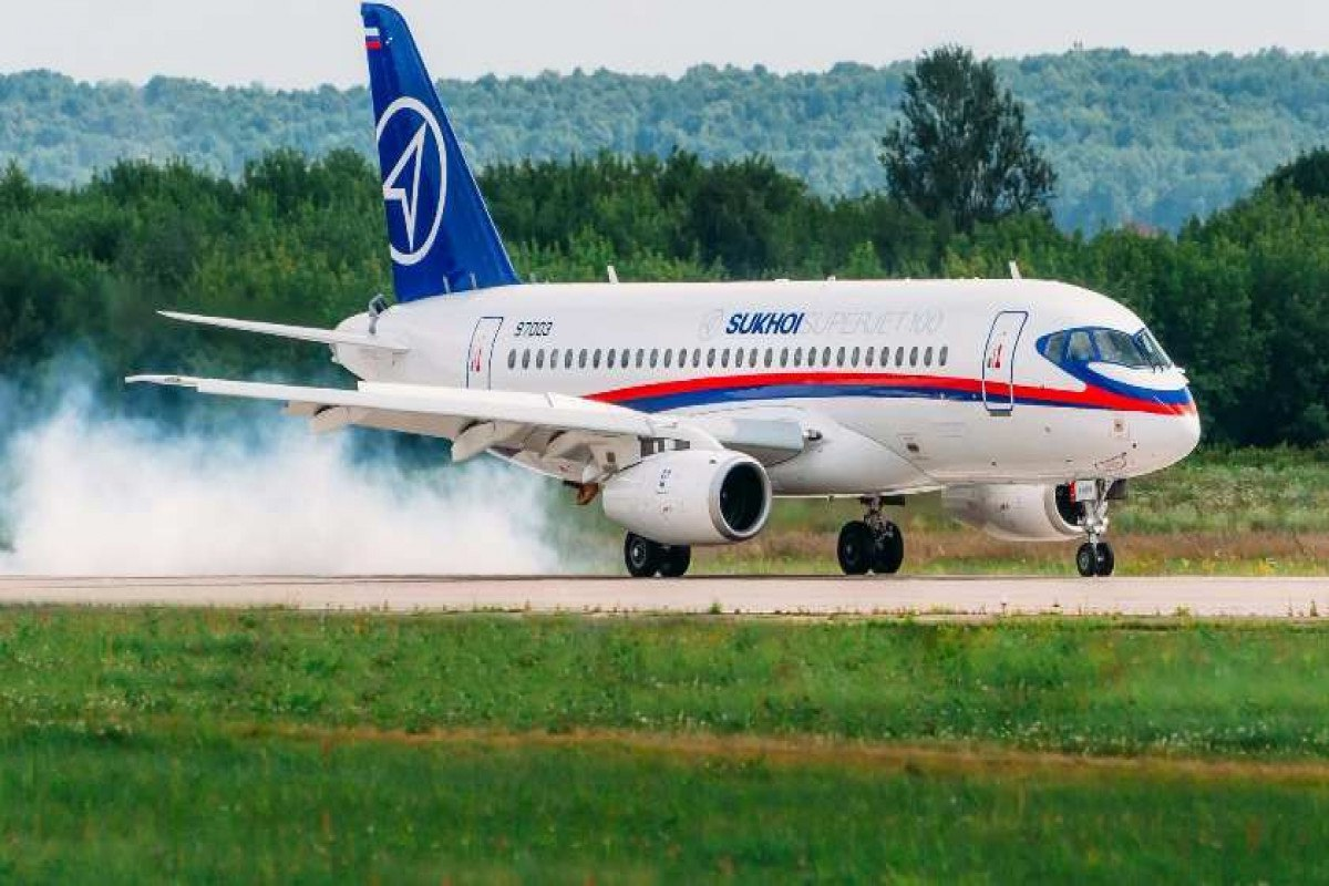 Antalya hava limanında Rusiyanın SSJ-100 təyyarəsi YANIB