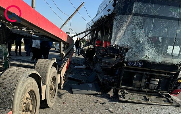 Bakıda sərnişin avtobusu TIR-la toqquşdu - Ölən var