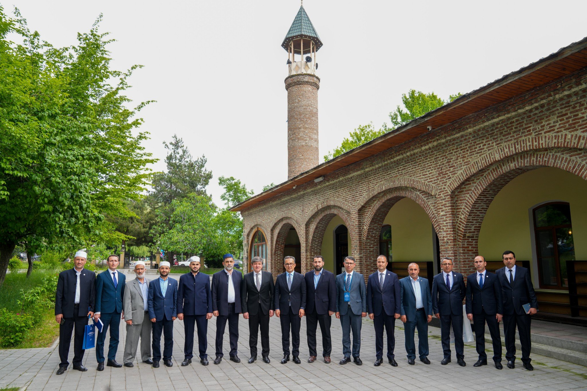 Komitə sədri Qəbələ şəhərindəki məscidlərin fəaliyyəti ilə tanış olub