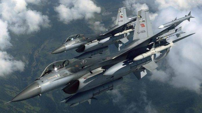 Polşa qırıcı təyyarələri havaya qaldırdı
