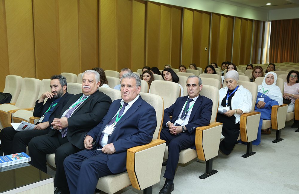 AMEA-da keçirilən beynəlxalq simpozium öz işini bölmə iclasları ilə davam etdirib